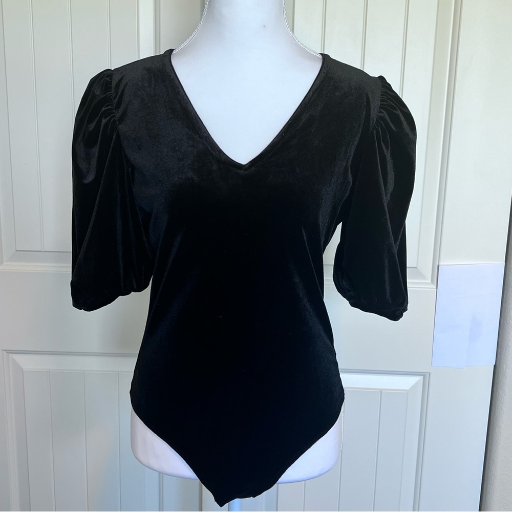NWT Velour Velvet Stretch Black Bodysuit Puffed sleeves Sz Medium